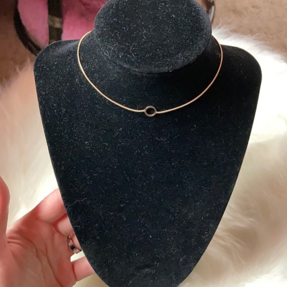 Gold Circle ⭕️ necklace - Picture 3 of 5